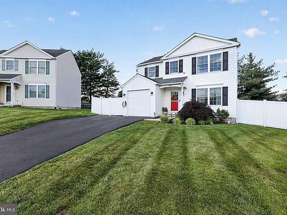 3rd image of 536 Whitford Cir