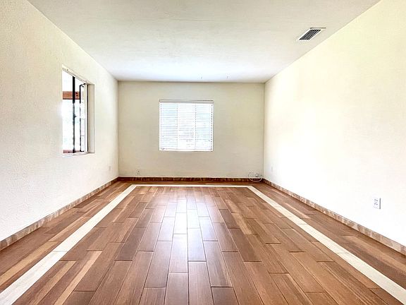 5th image of 1100 Aragon Ave