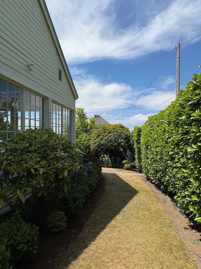 Waterfront Rental in Three Tree Point Short Term Lease Only — Photo 3