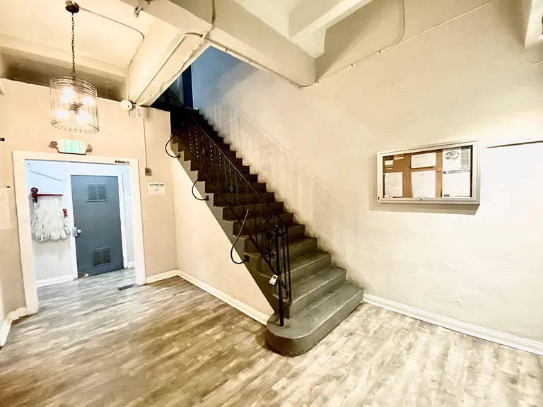 5613 Carlton Way #210 — Photo 16