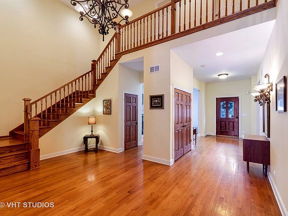 3rd image of 809 Glenwood Ln