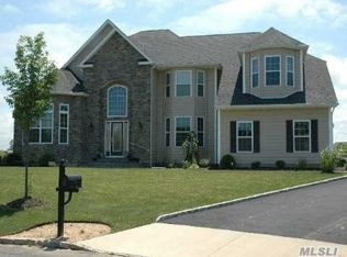 5 Ellistan Ct, Shoreham, NY 11786