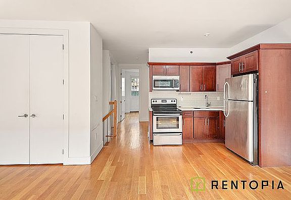 2nd image of 35 Meserole St #01