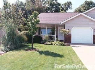 108 Grandview Cir #B, Eureka, IL