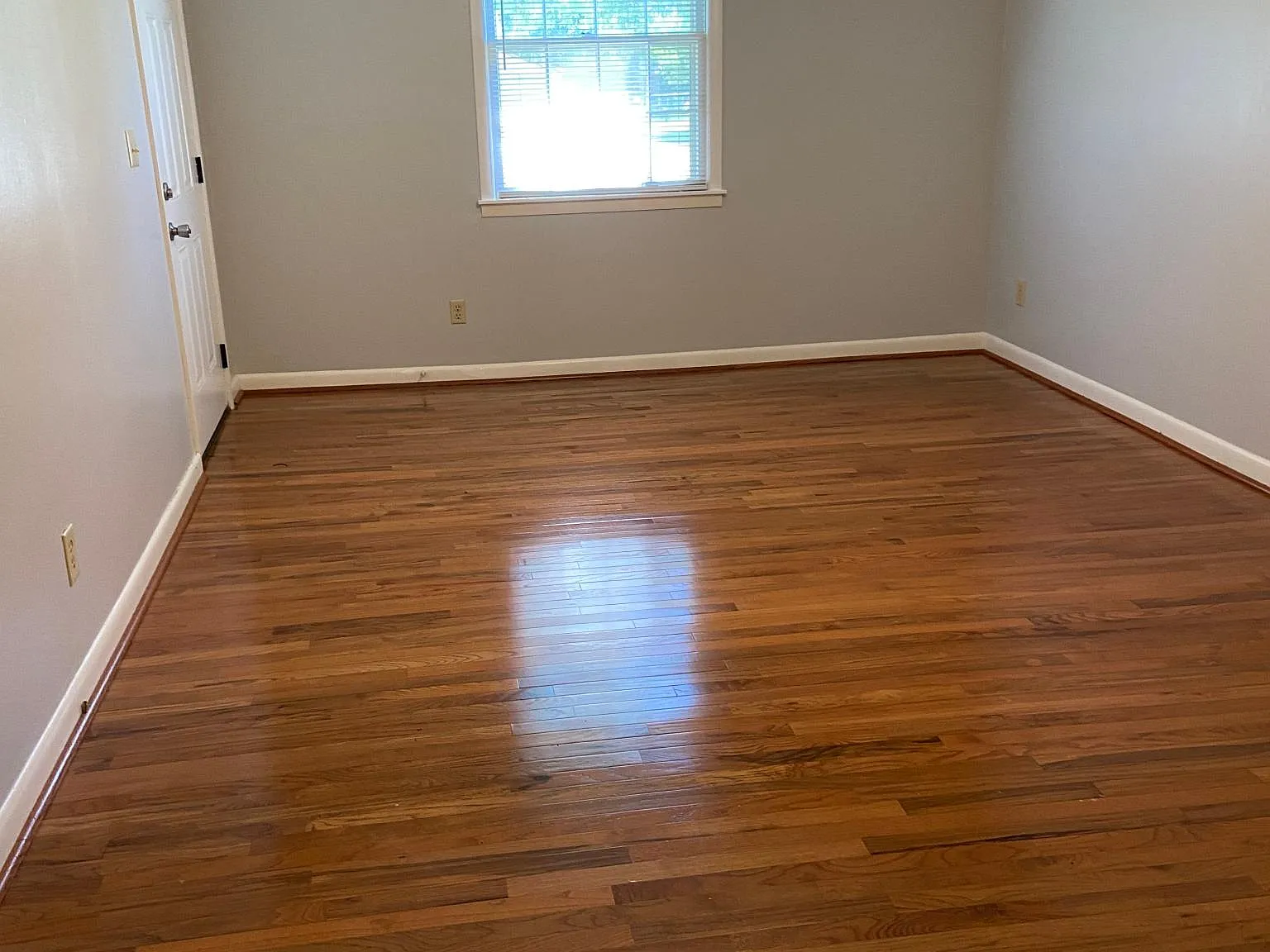 2 bed, 890 sqft, $1,400 — Photo 2