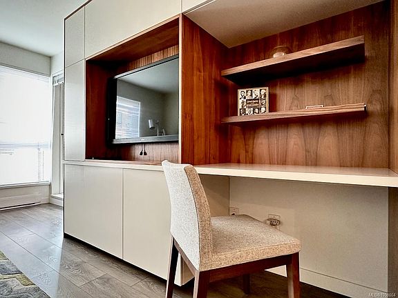 3rd image of 528 Pandora Ave #408