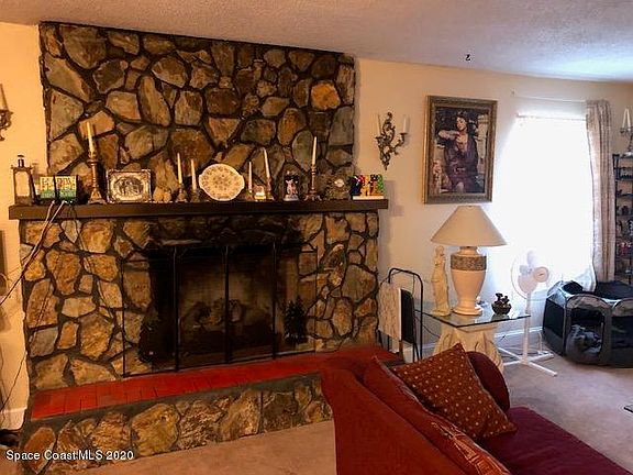 3rd image of 1298 Hollywood Dr