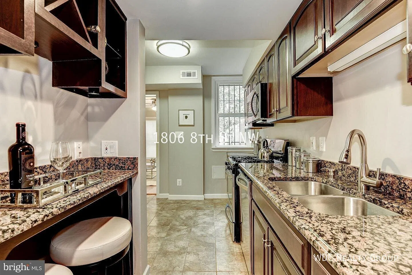Victorian Rowhome for Lease! — Photo 4