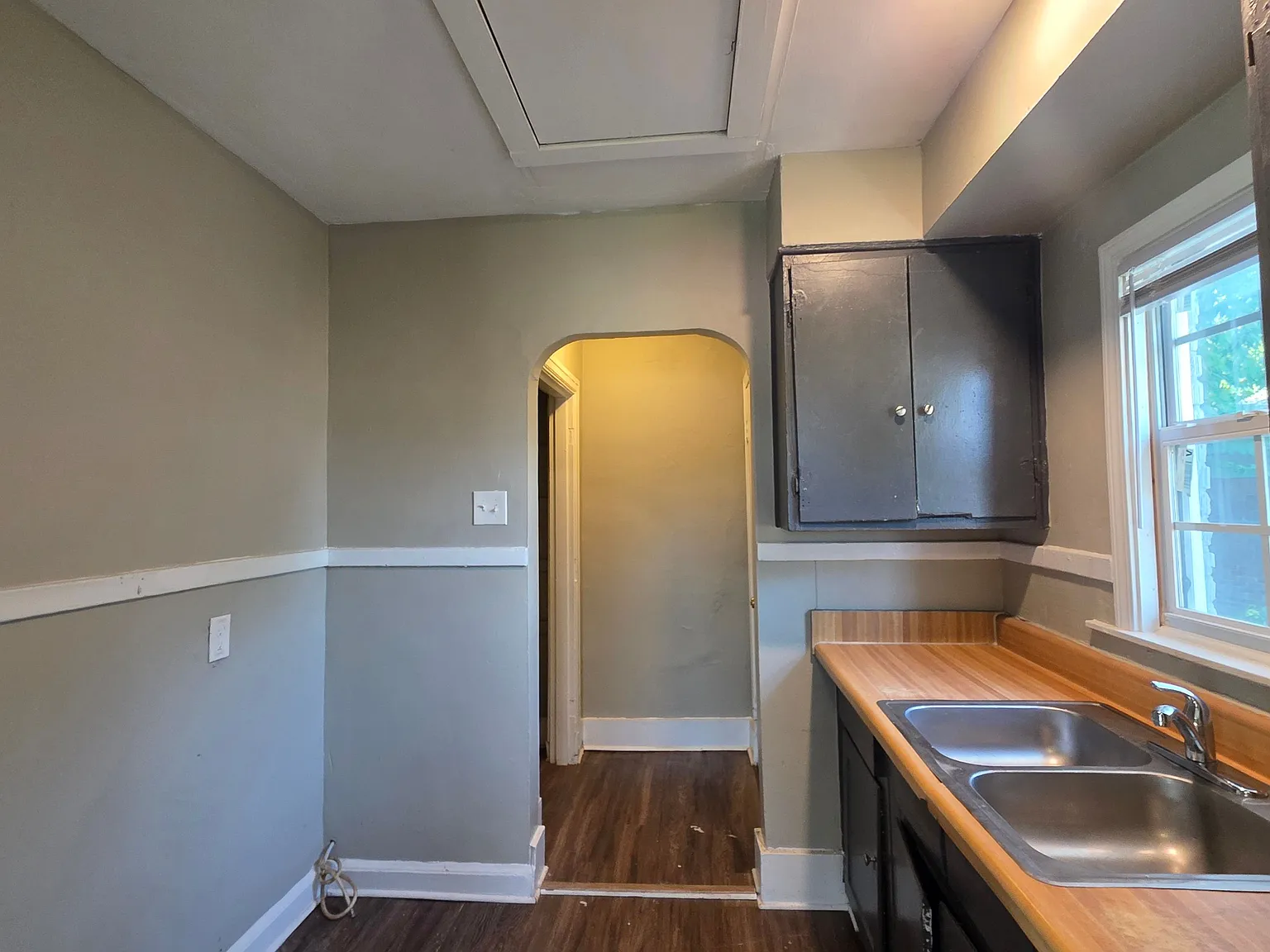 Cozy Duplex Living with Fenced Backyard & Charming Front Porch — Photo 4