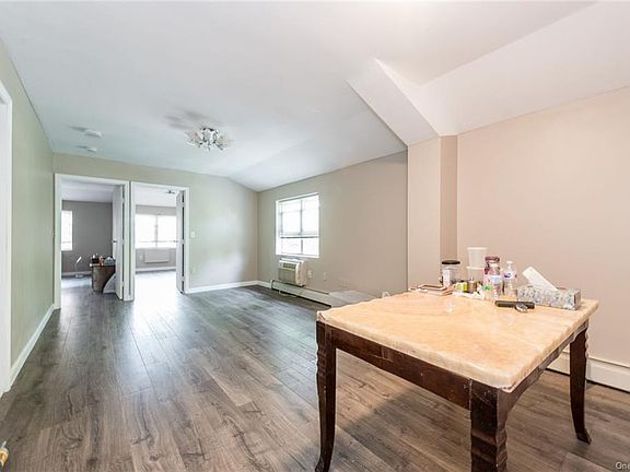 3rd image of 4002 Grace Ave