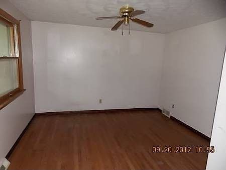 4th image of 4945 Hollyview Dr