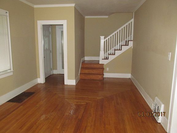 3rd image of 218 Montgomery St SE