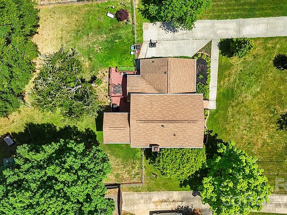 4th image of 3306 Tamworth Ln
