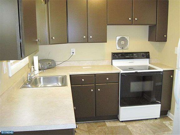 3rd image of 3854 Evelyn Dr