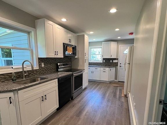 4th image of 253 E 17th St