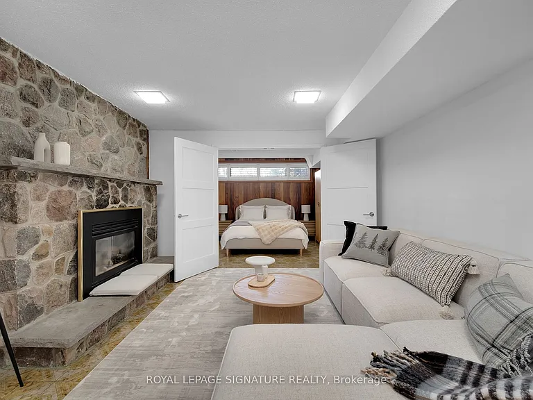 49 Sylvadene Pkwy #LOWER — Photo 1