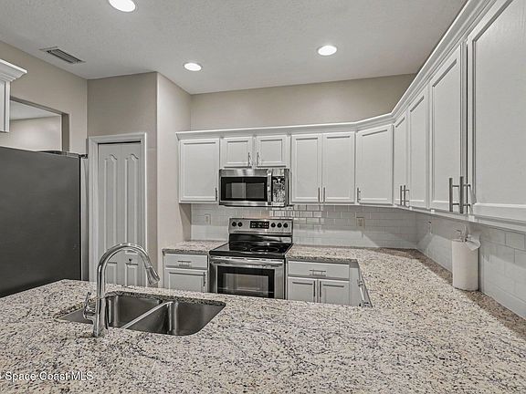 4th image of 1030 Venetian Dr Unit 103