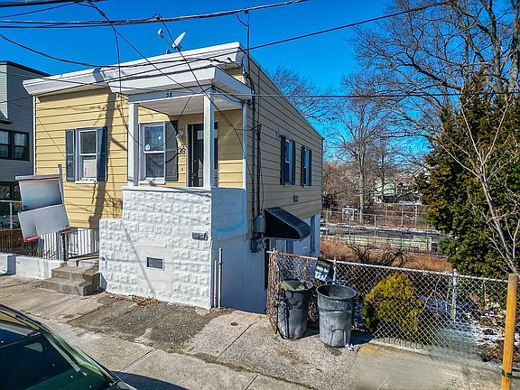 4th image of 38 Shaughnessy Ln