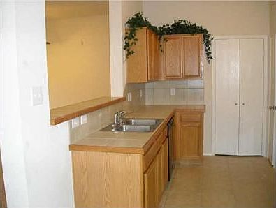 4th image of 1021 Stockton Dr