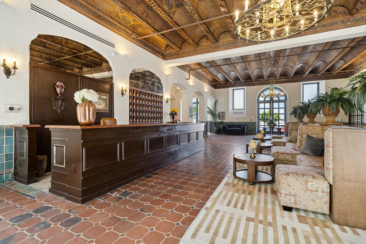 Main Lobby - Harbor House Apartments
