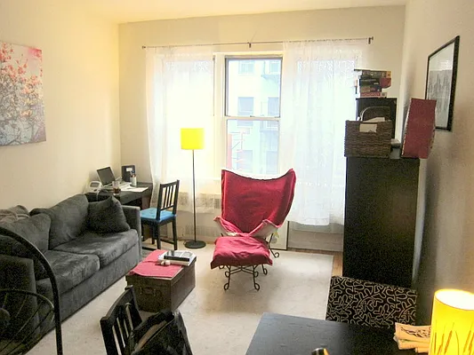 Rented by Chartwell Manhattan Realty | media 1