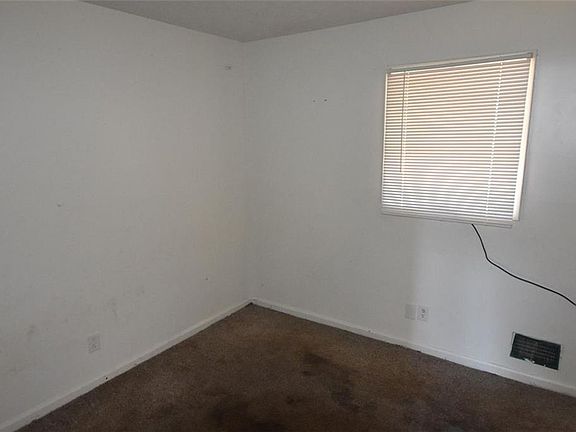 4th image of 208 Emory Way