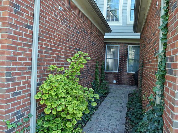 3rd image of 46035 Graystone Ln