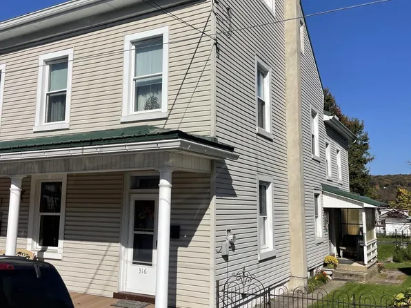 316 W Market St, Orwigsburg, PA 17961