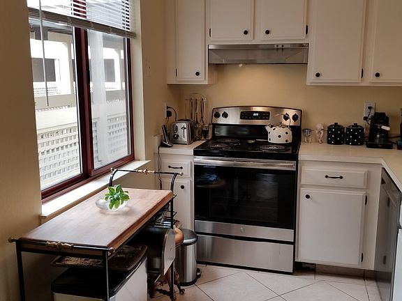 3rd image of 439 Alberto Way Unit 203