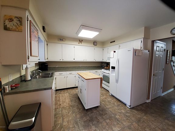 2nd image of 2381 Oak Hollow Dr
