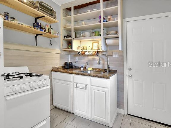 3rd image of 407 1/2 W Park St