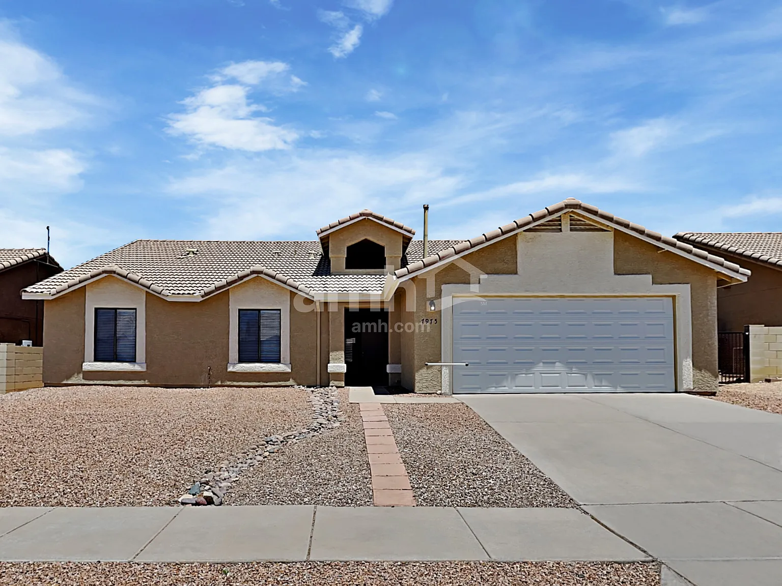 4 bed, 2.0 bath, 2156 sqft, $2,230 — Photo 1