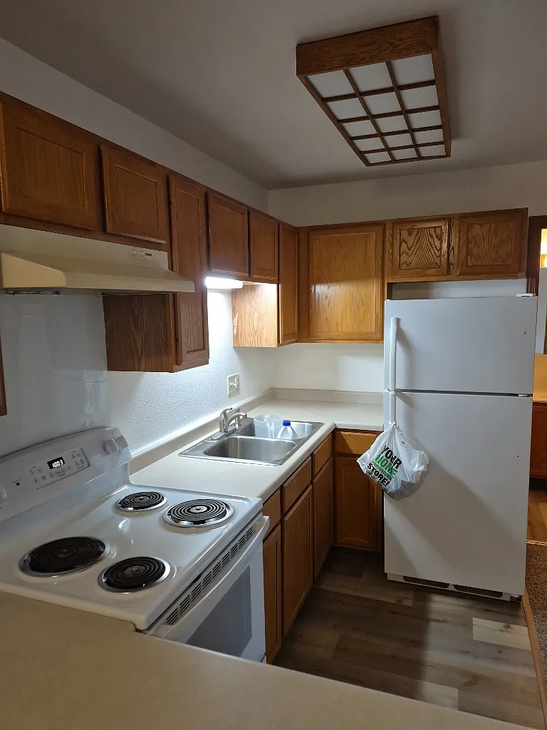 1 bed, $350 — Photo 1