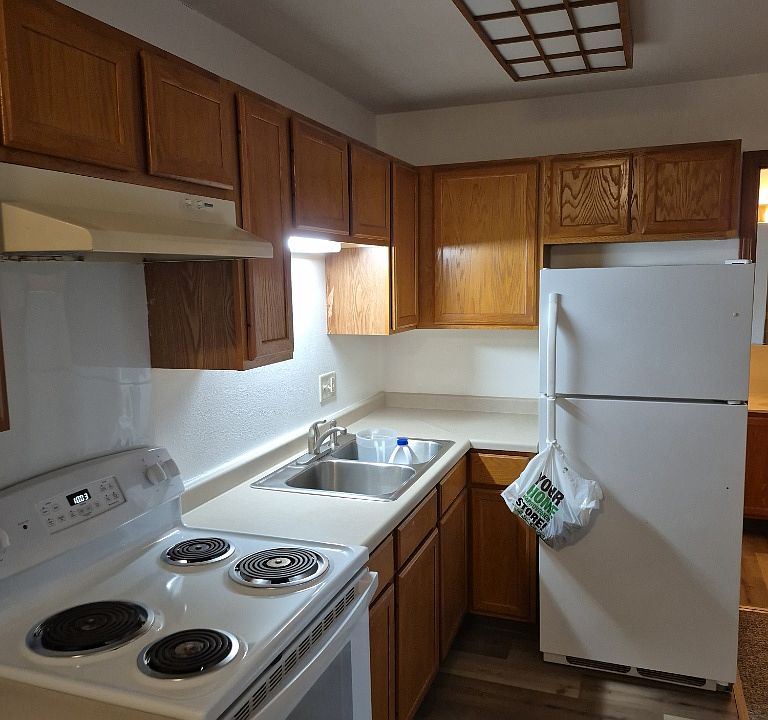 1st image of 500 Grote St #7