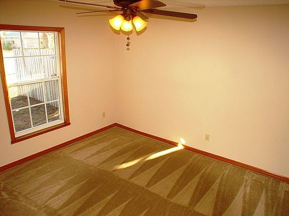 5th image of 2308 Ainsworth Ave