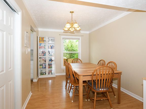 3rd image of 171 Hedgewood Ct