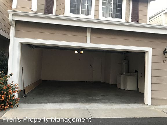 4th image of 17726 Kinzie St Unit 37