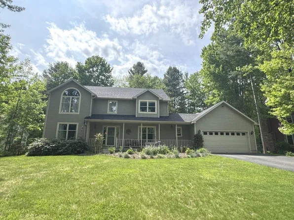 9 Hagan Drive, Essex, VT 05452