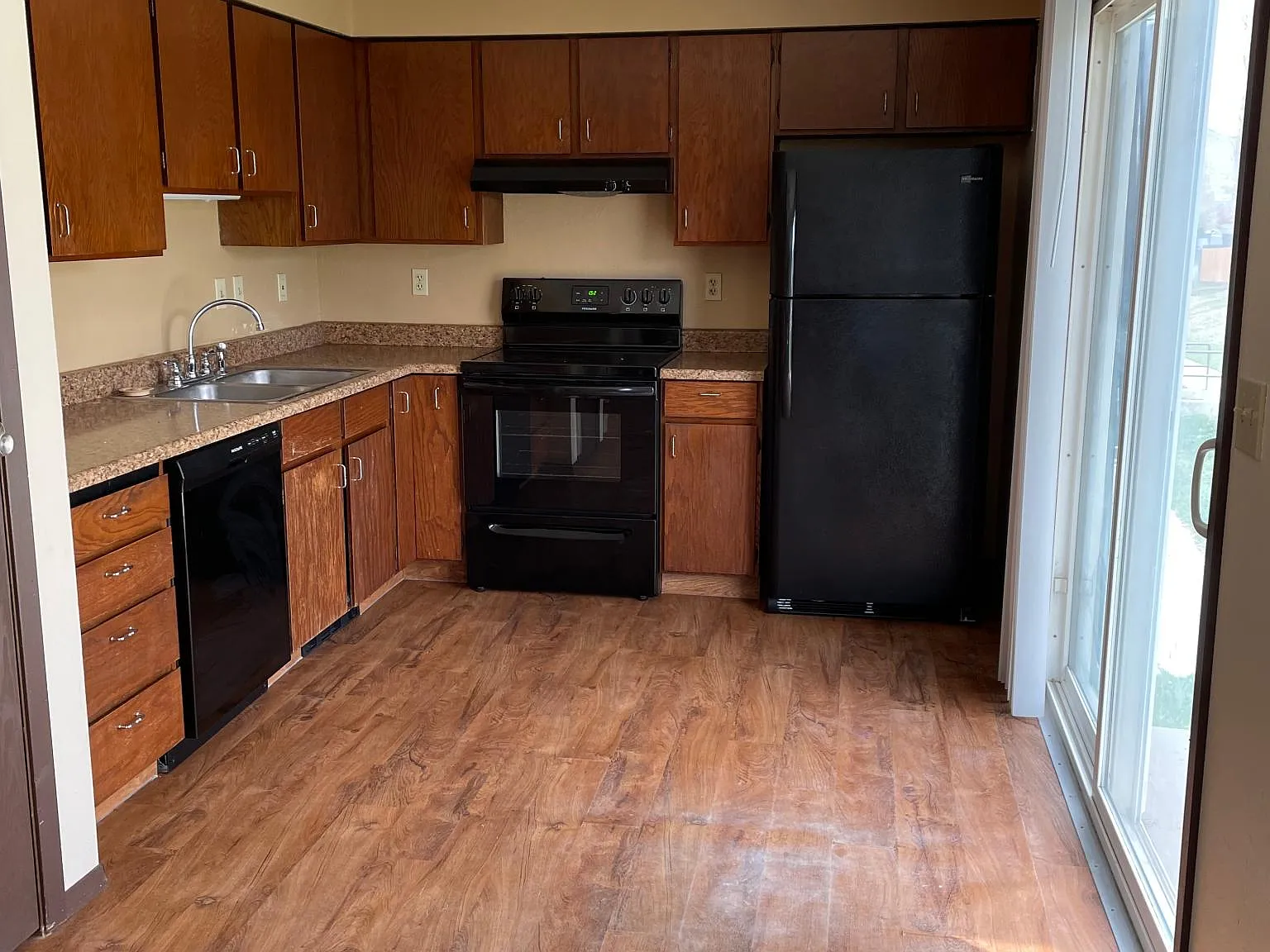 2 bed, $750 — Photo 2