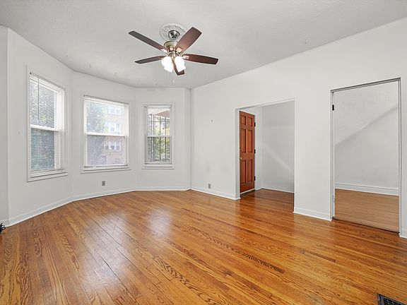 3rd image of 2444 W Gunnison St APT 1