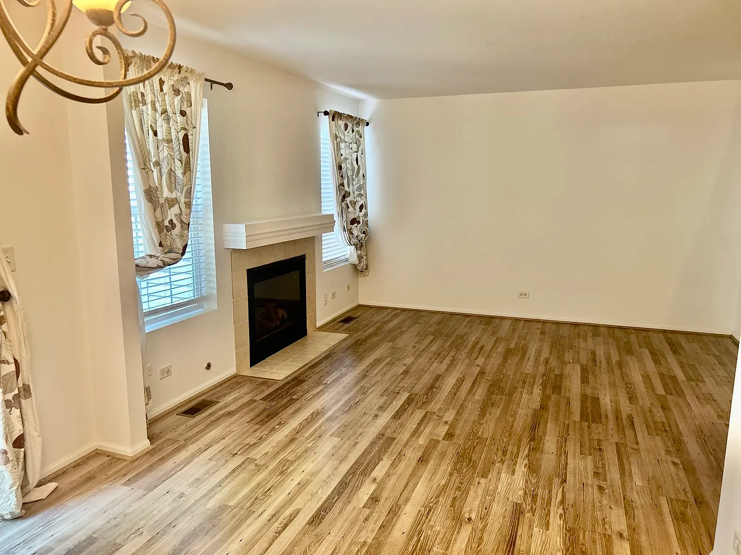2 bed, 2.5 bath, 1668 sqft, $2,400 — Photo 2
