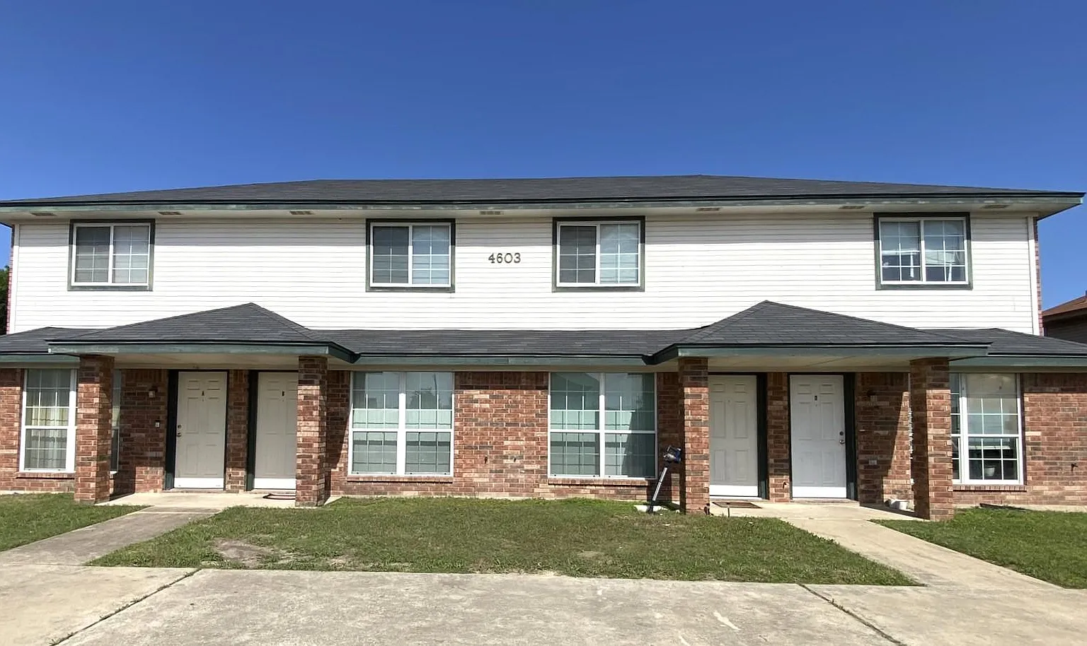 2 bed, 1.5 bath, 979 sqft, $825 — Photo 1