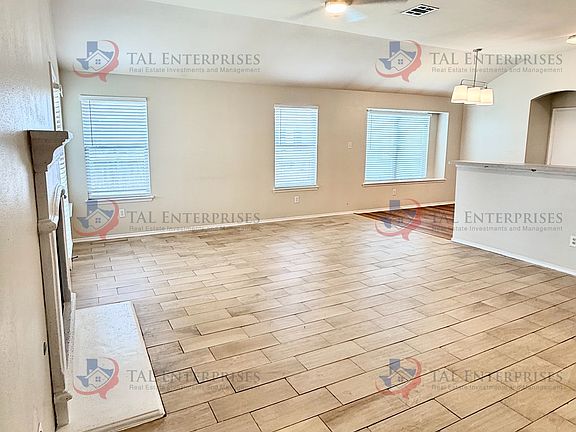3rd image of 816 Cheryl St #1