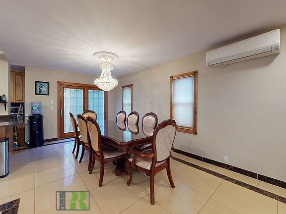 5th image of 1725 Burnett St
