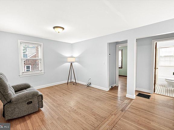 5th image of 3704 Kennedy St