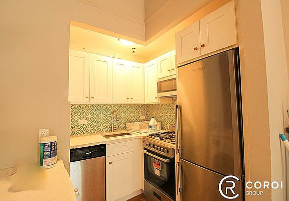 2nd image of 325 Jefferson Ave #2F