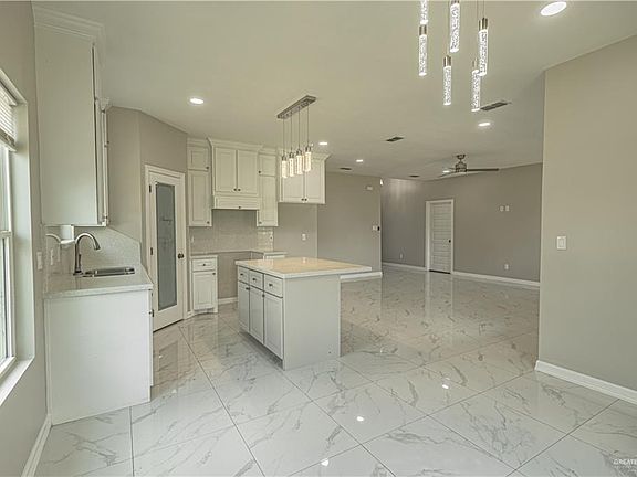 2nd image of 204 N Brooks Cir