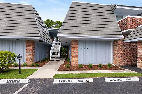 423 Pine Tree Ct #23 Photo 1