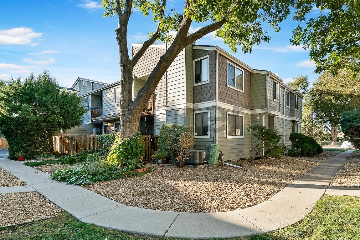 3 bed, 2.5 bath, 1745 sqft, $2,475 — Photo 1
