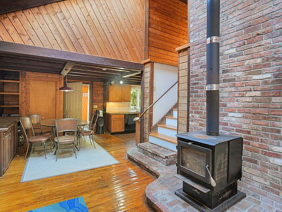 3rd image of 25 Vineyard Meadow Farms Rd